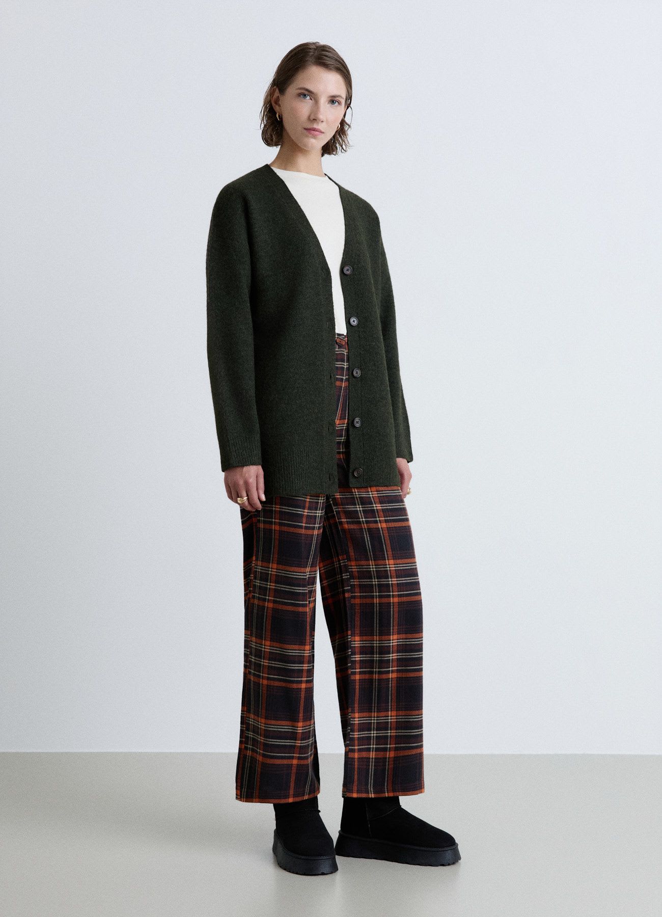 Cardigan over con bottoni