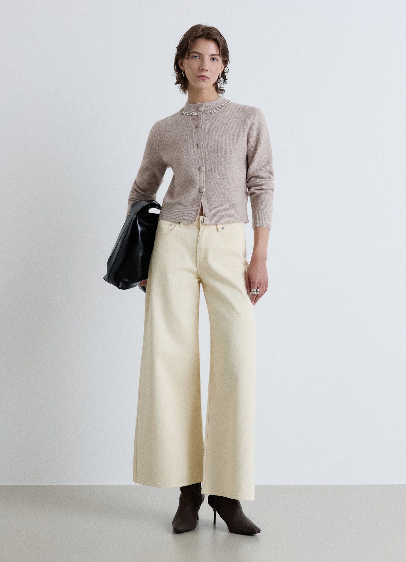 Cardigan con colletto gioiello e bottoni