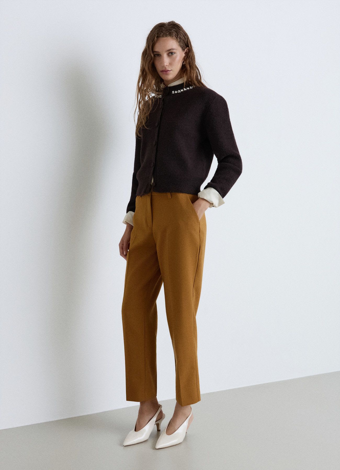 Cardigan con colletto gioiello e bottoni