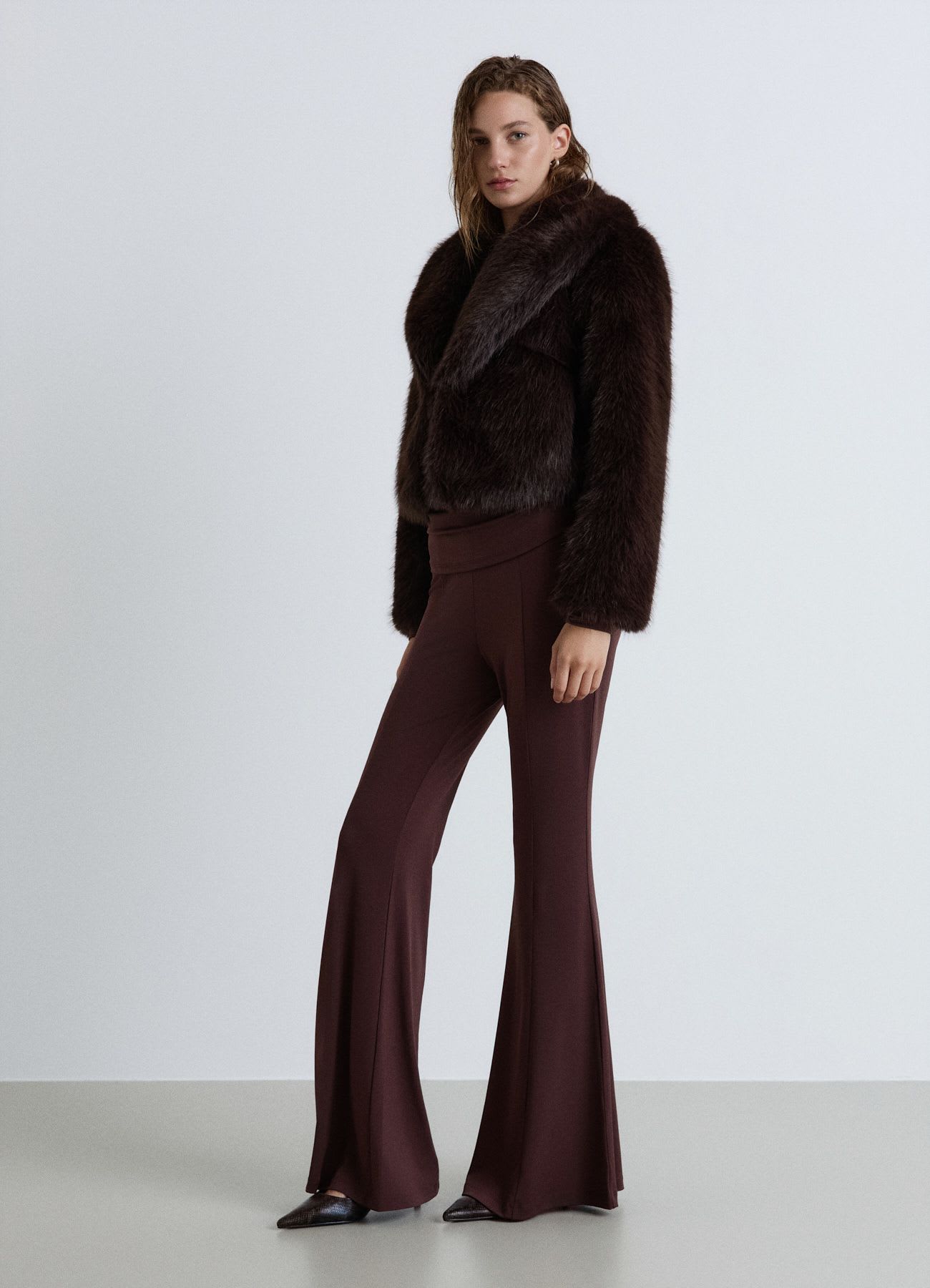 Giacca crop effetto peluche con collo rever