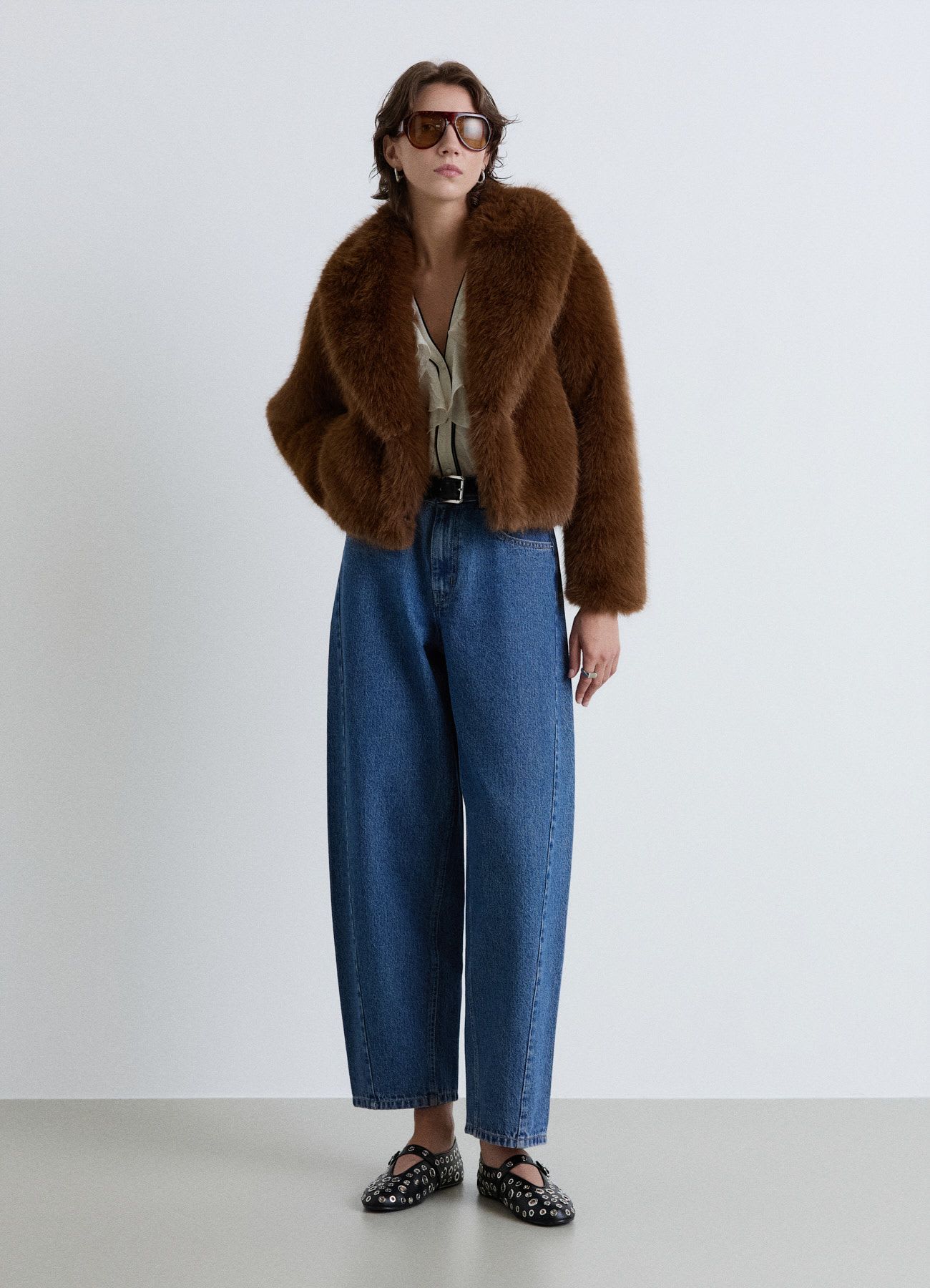 Giacca crop effetto peluche con collo rever