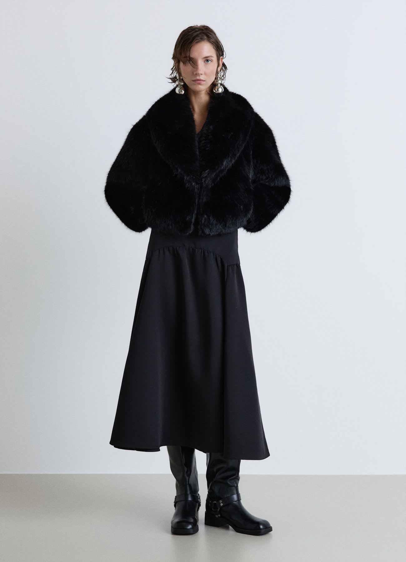 Giacca crop effetto peluche con collo rever