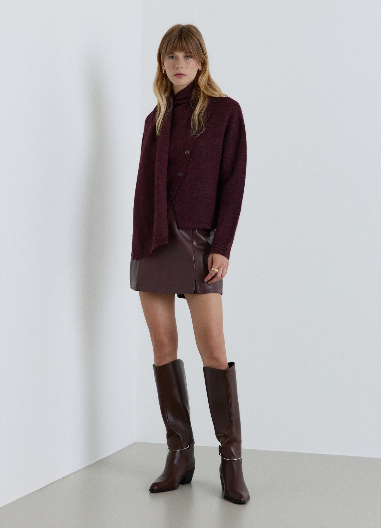 Cardigan con collo sciarpa e bottoni