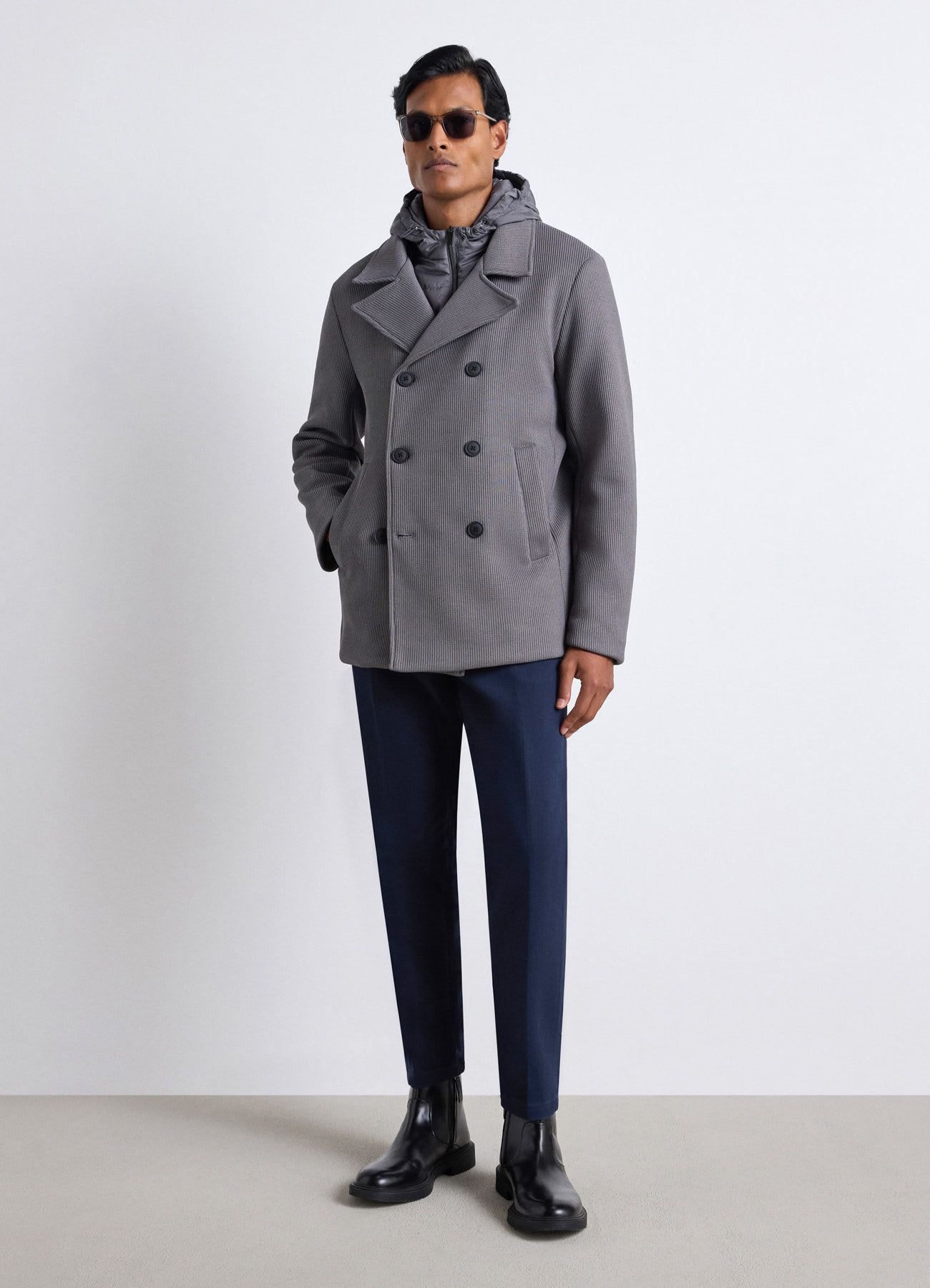 Cappotto doppiopetto con cappuccio interno