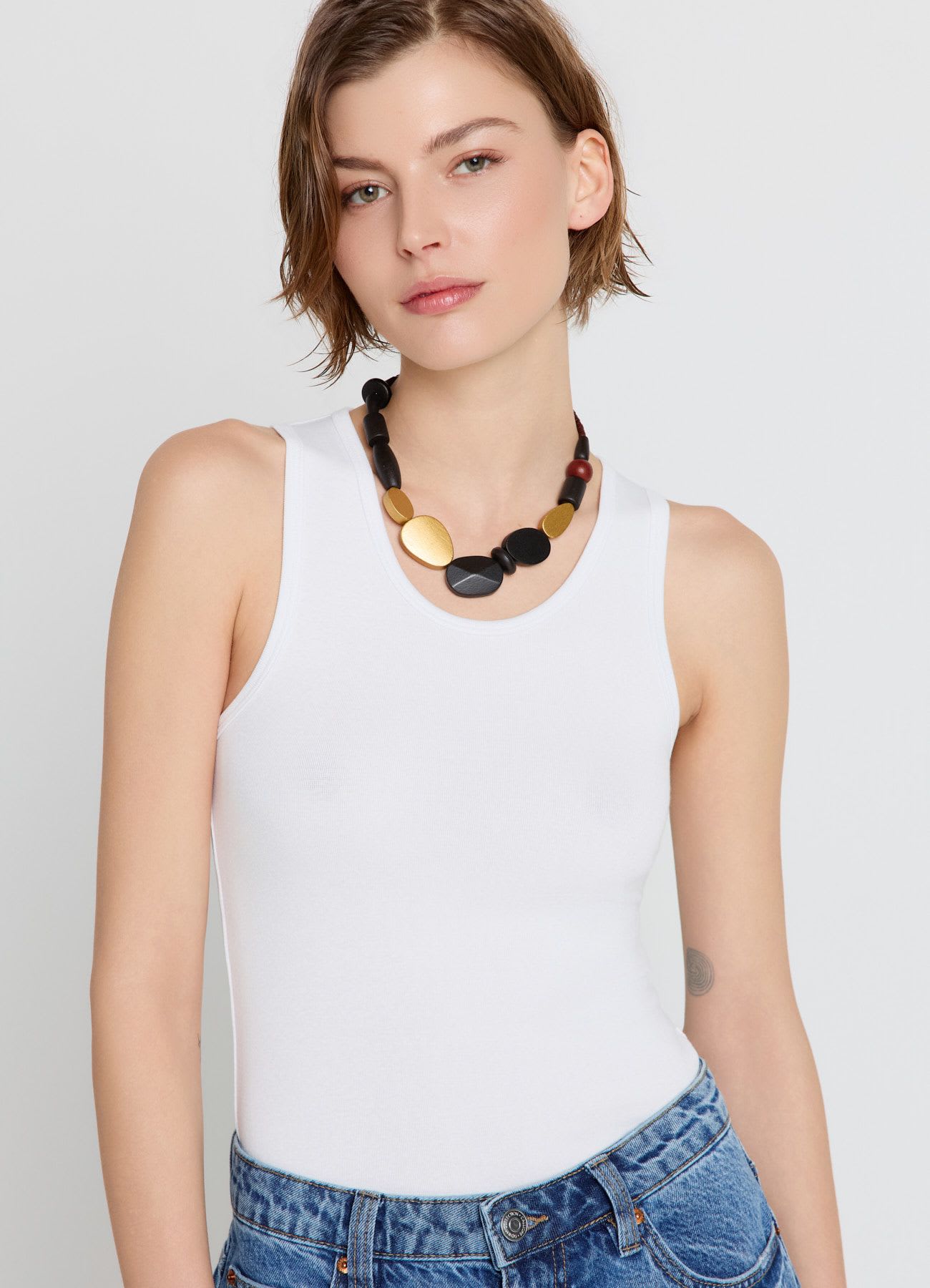 Collana con pietre e perline in legno