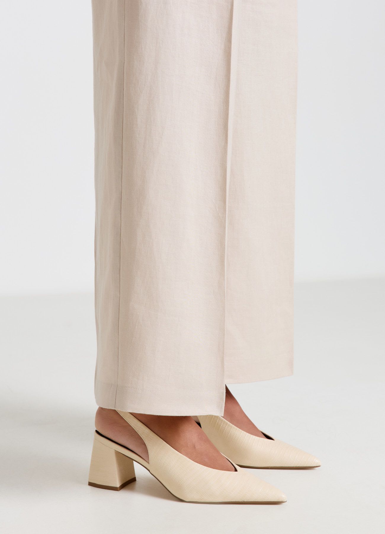 Slingback con tacco largo a tinta unita