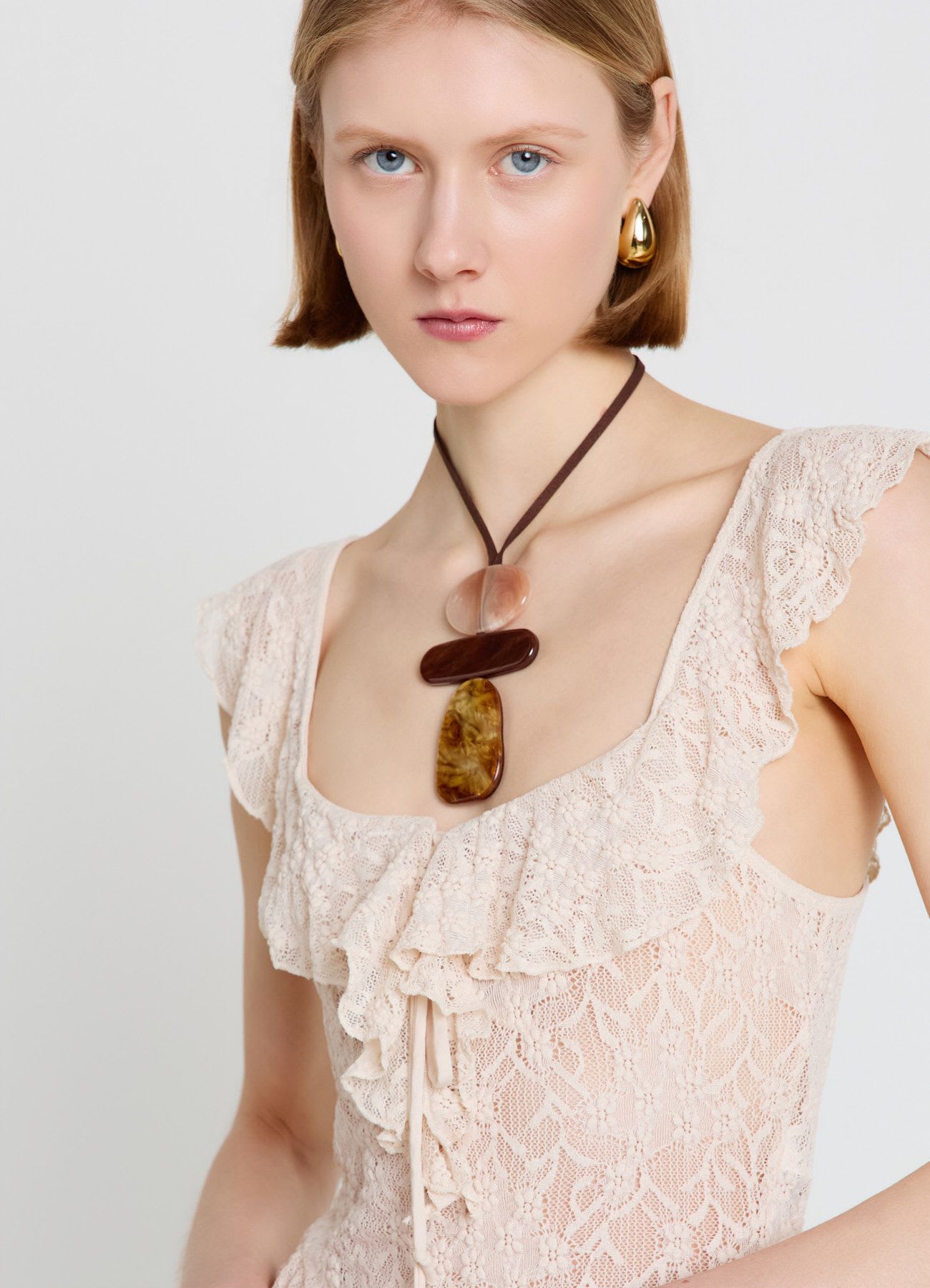 Collana lunga con pendenti pietre