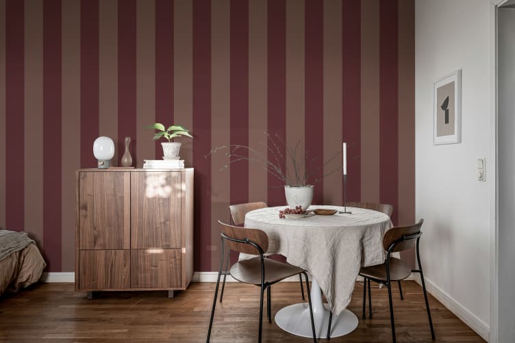 Udari trake boje Burgundy