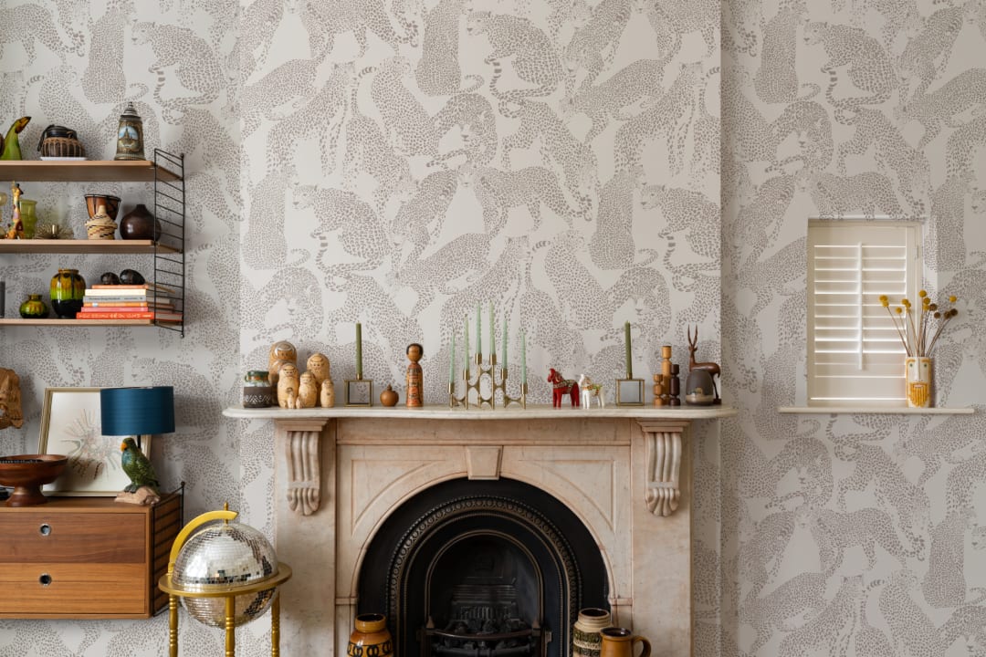 Modern Neutral Leopard and Cheetah Animal Repeat Pattern Wallpaper