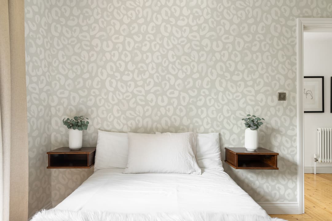 White and Gray Painted Leopard Print Repeat Pattern Wallpaper