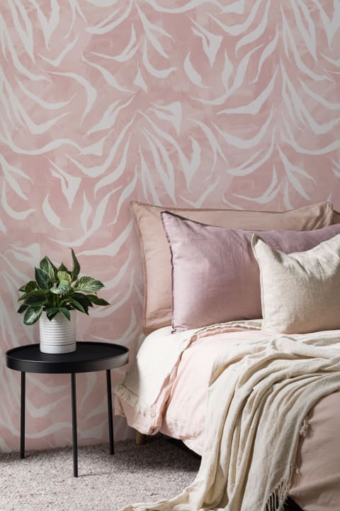 Papel de parede com padrão de repetição de riscas de tigre abstrato cor-de-rosa