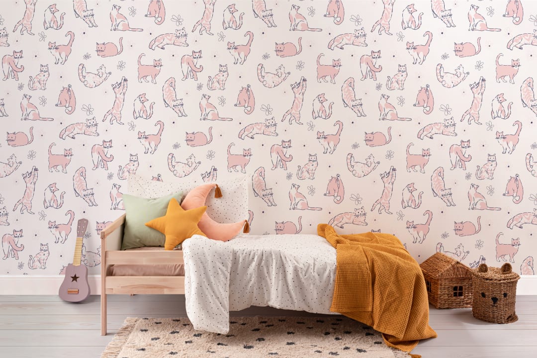 Carta da parati con gatti giocosi rosa a tema animale per bambini