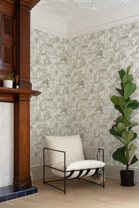 Beige tropisk tonal djungel djur tapet