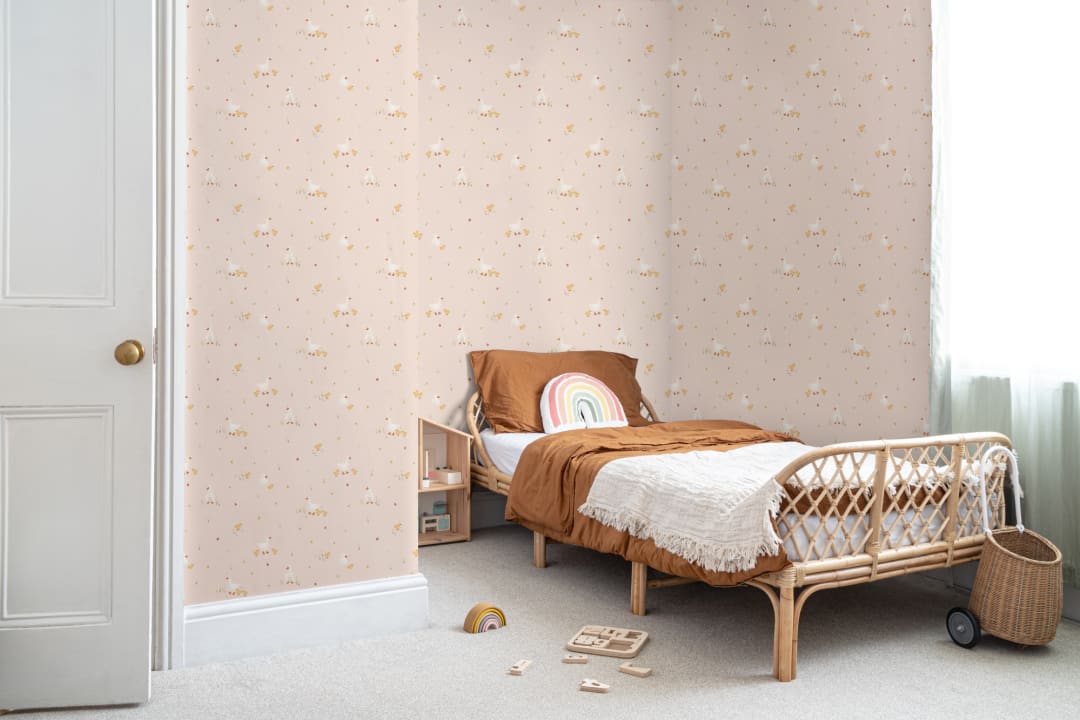 Carta da parati con stampa anatre e anatroccoli rosa e beige