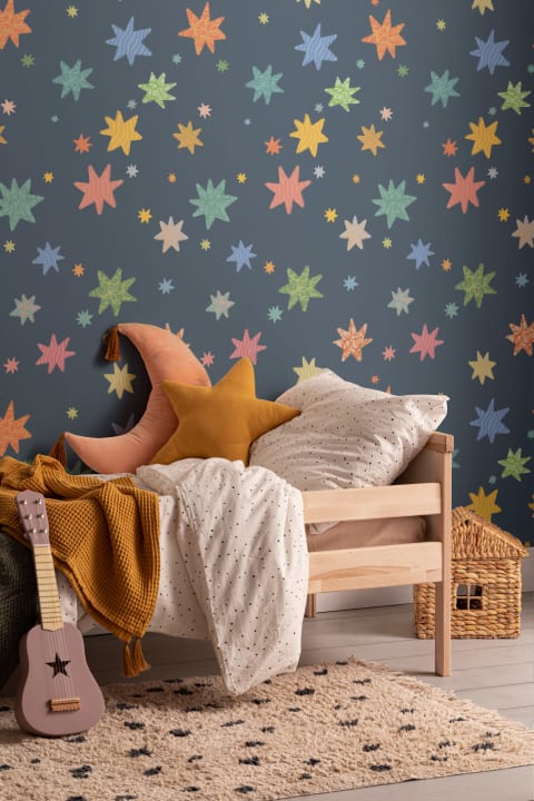 Papel Pintado Azul Marino con Estrellas Coloridas para Niños