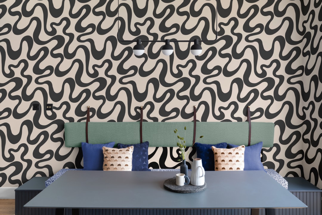 Bold Black Abstract Pattern Vibe Design Wallpaper