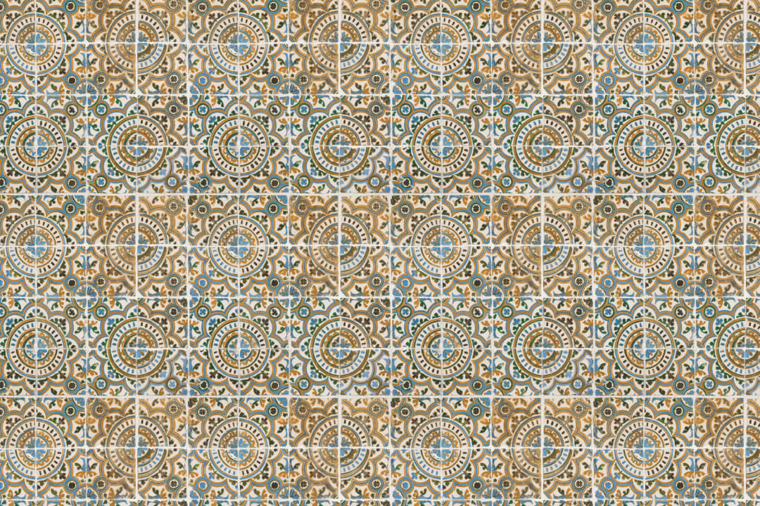 Mural de papel pintado multicolor inspirado en los azulejos mediterráneos