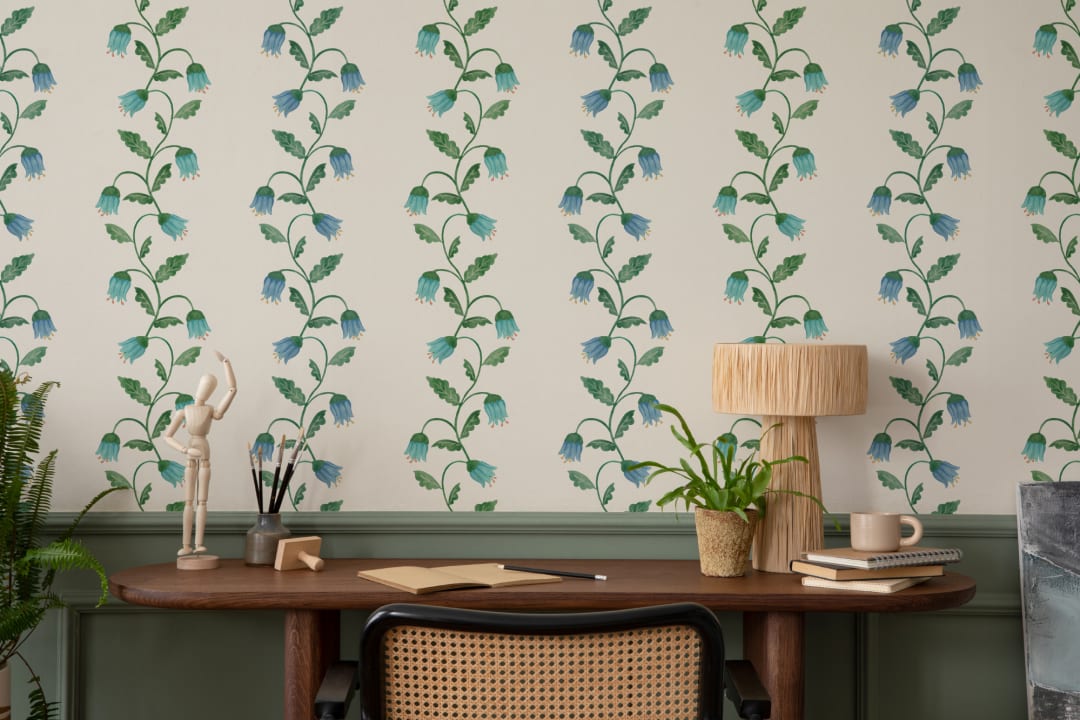 White Striped Wavy Hyacinth Wallpaper
