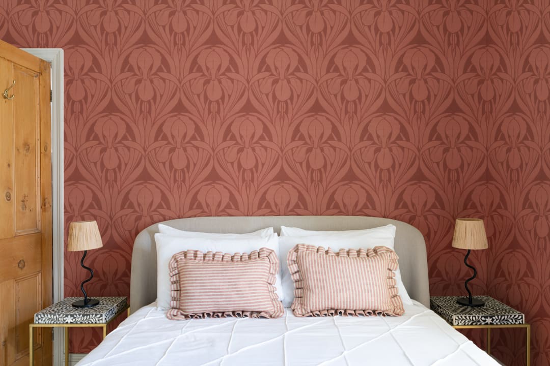 Röd Art Deco Wood Block Iris Mural-tapeter