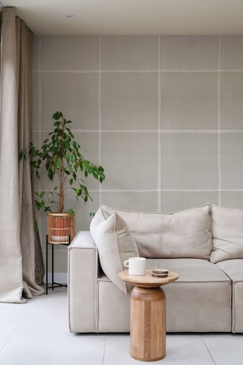 Mural minimalista de cuadros beige para realzar tu espacio