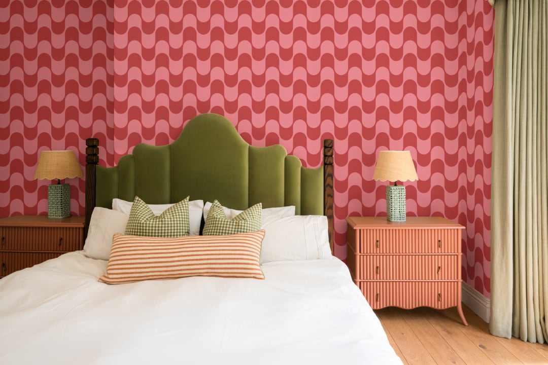 Pink & Red Retro Wavy Striped Wallpaper