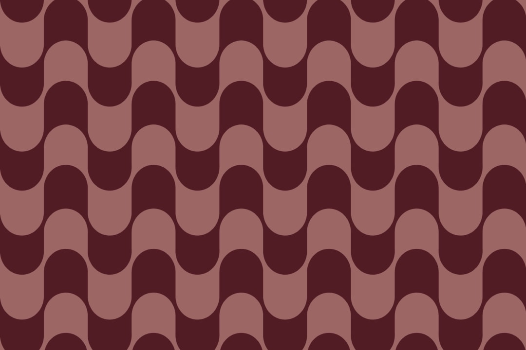 Burgundy Retro Wavy Striped tapet