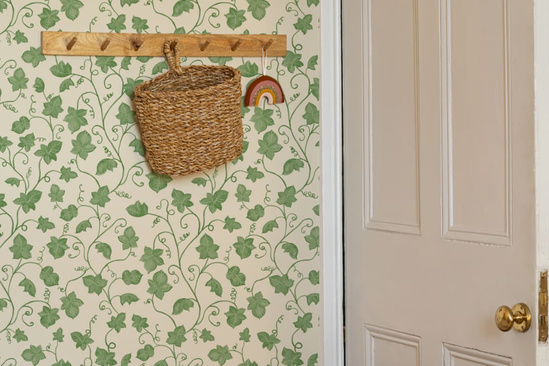Green Cute Ivy Wallpaper