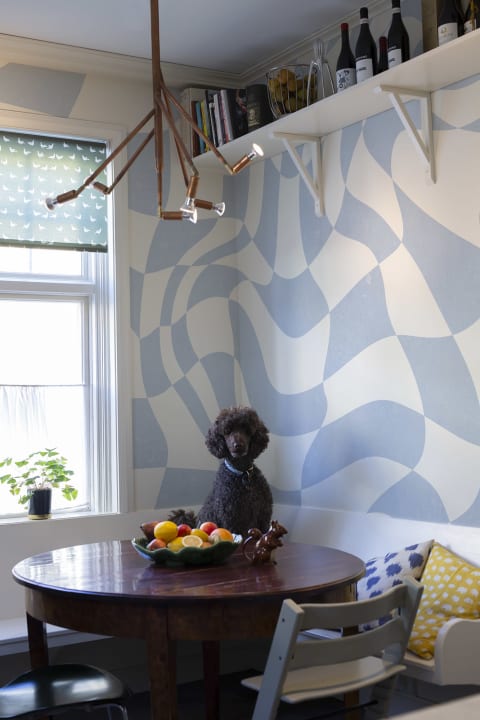Blauw geruit maximalistisch behang