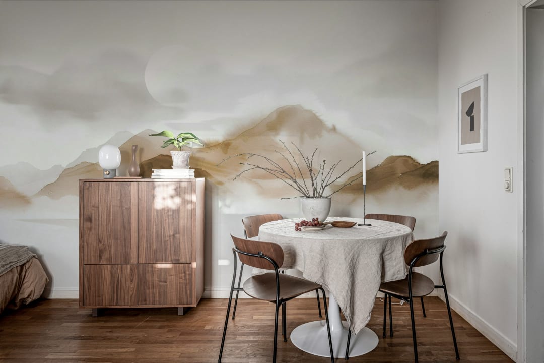 Des montagnes apaisantes dans une teinte beige
