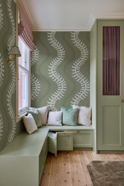 Green Fern Pattern Wall Mural With Wavy Design