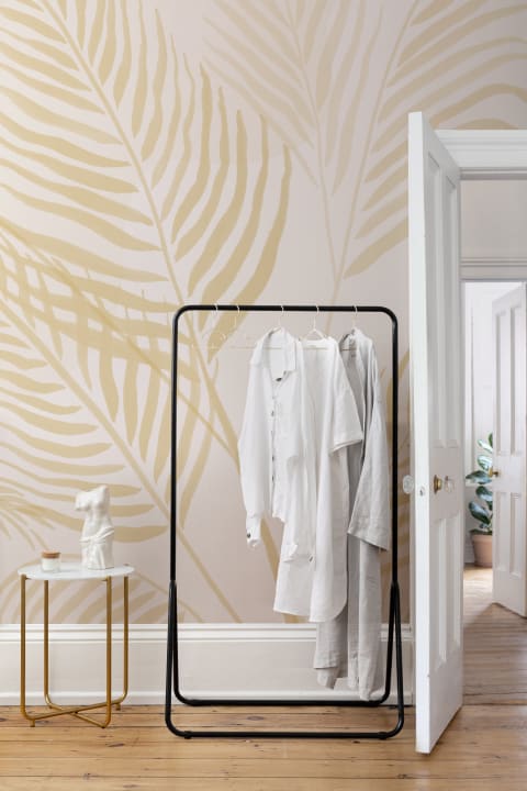 Mural de papel pintado con hojas de palmera amarillas