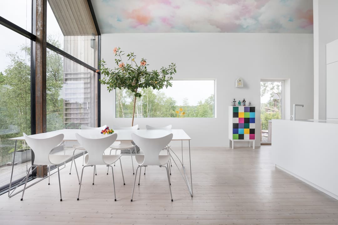 Bubble Gum Clouds, Wallpaper in living room ceiling