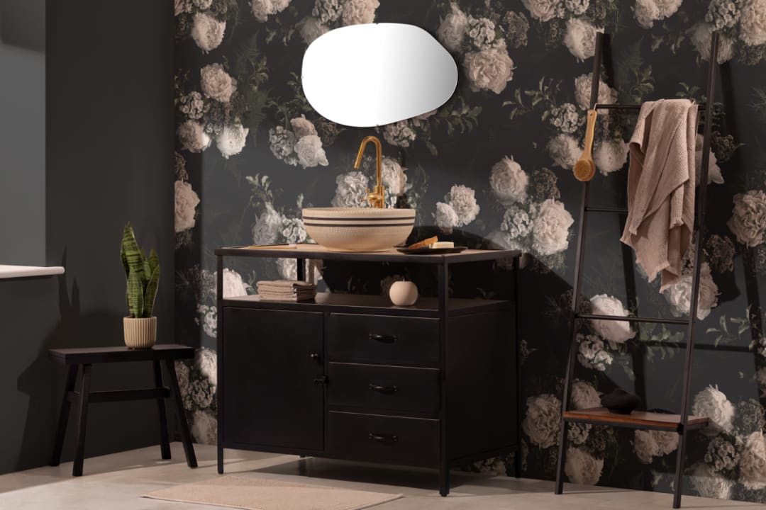 Evelyn Black & White