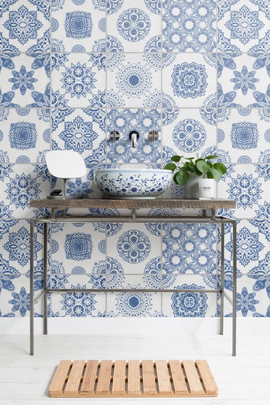 blue and white patterned wallpaper