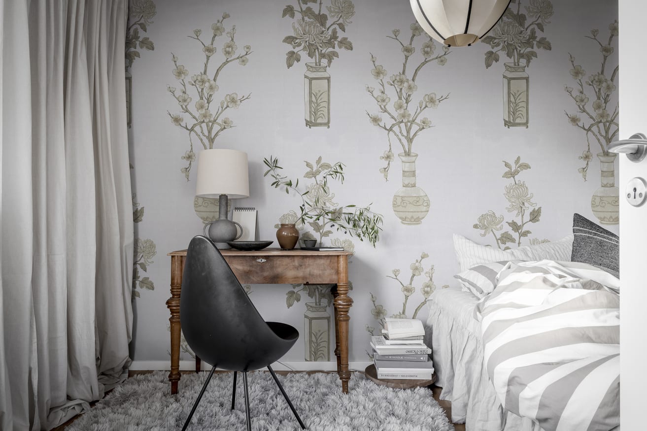 Japanese Vases Pearl - Wallpaper | Rebel Walls