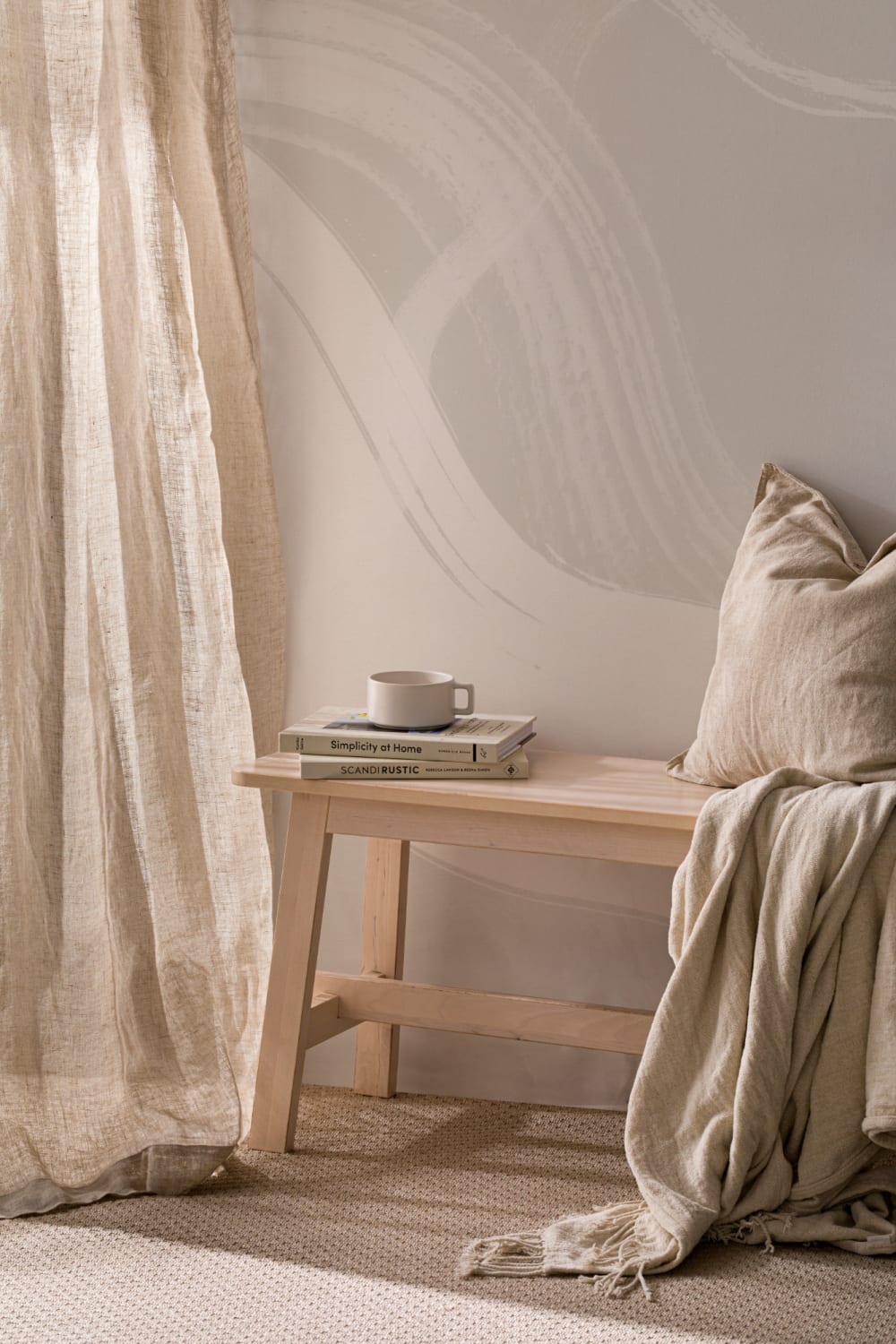 Carta da parati murale astratto beige con pennellate d'inchiostro
