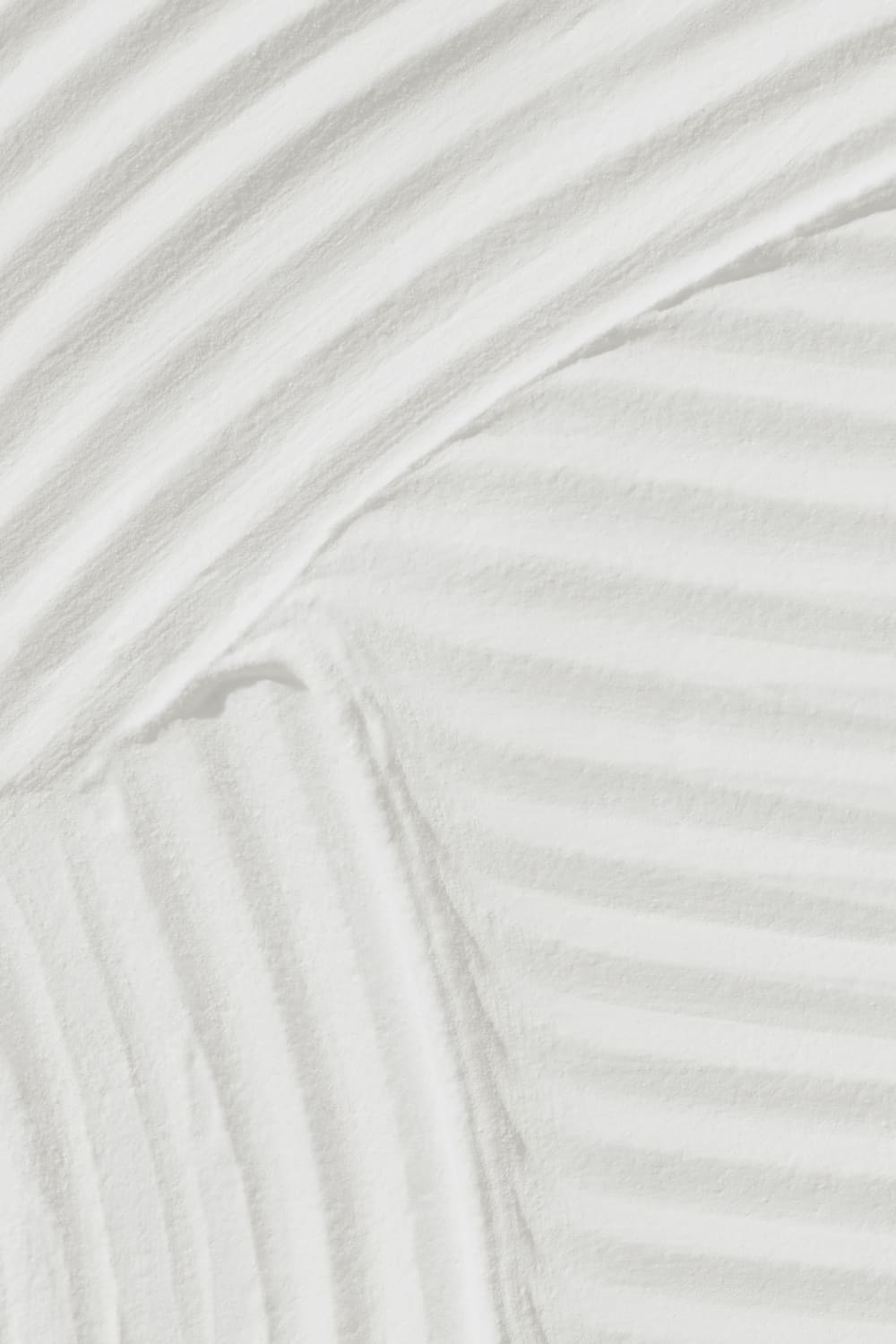 Beige skulpturelt abstrakt fototapet med overlappende linjer