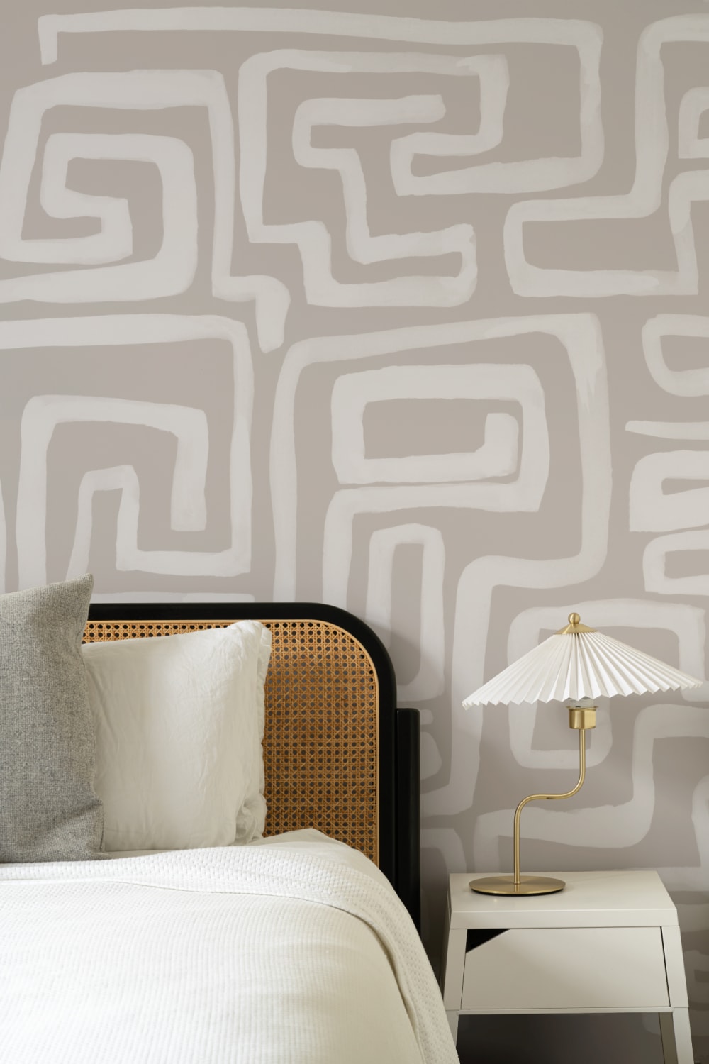 Handmålad mural-tapeter med labyrintmönster i beige