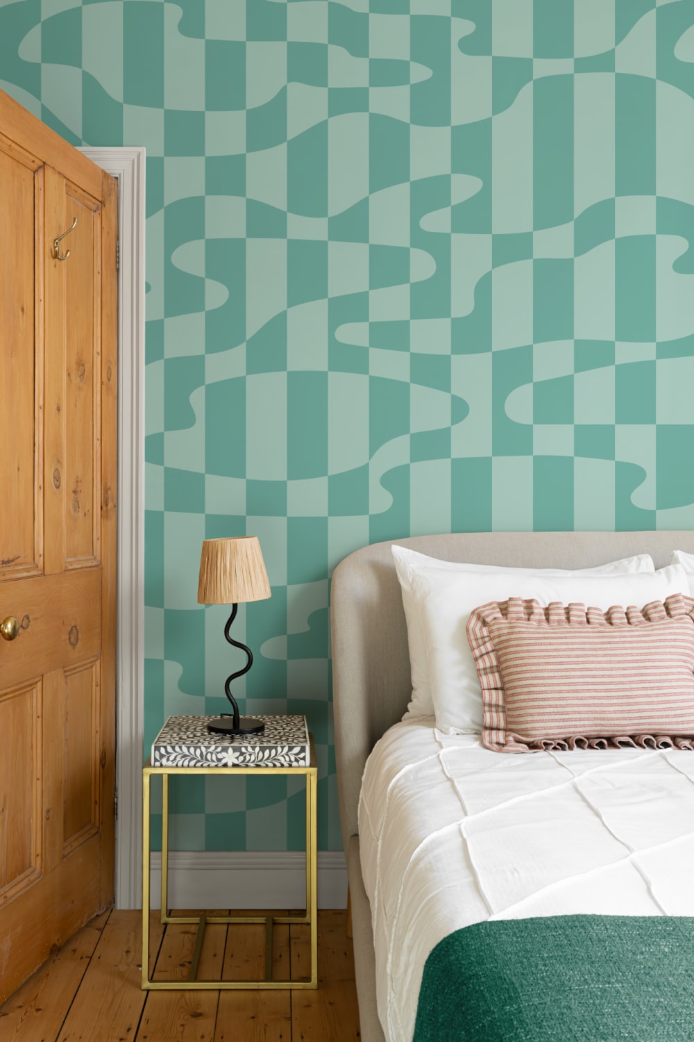 Elizabeth Olwen Stripescape Mural azul