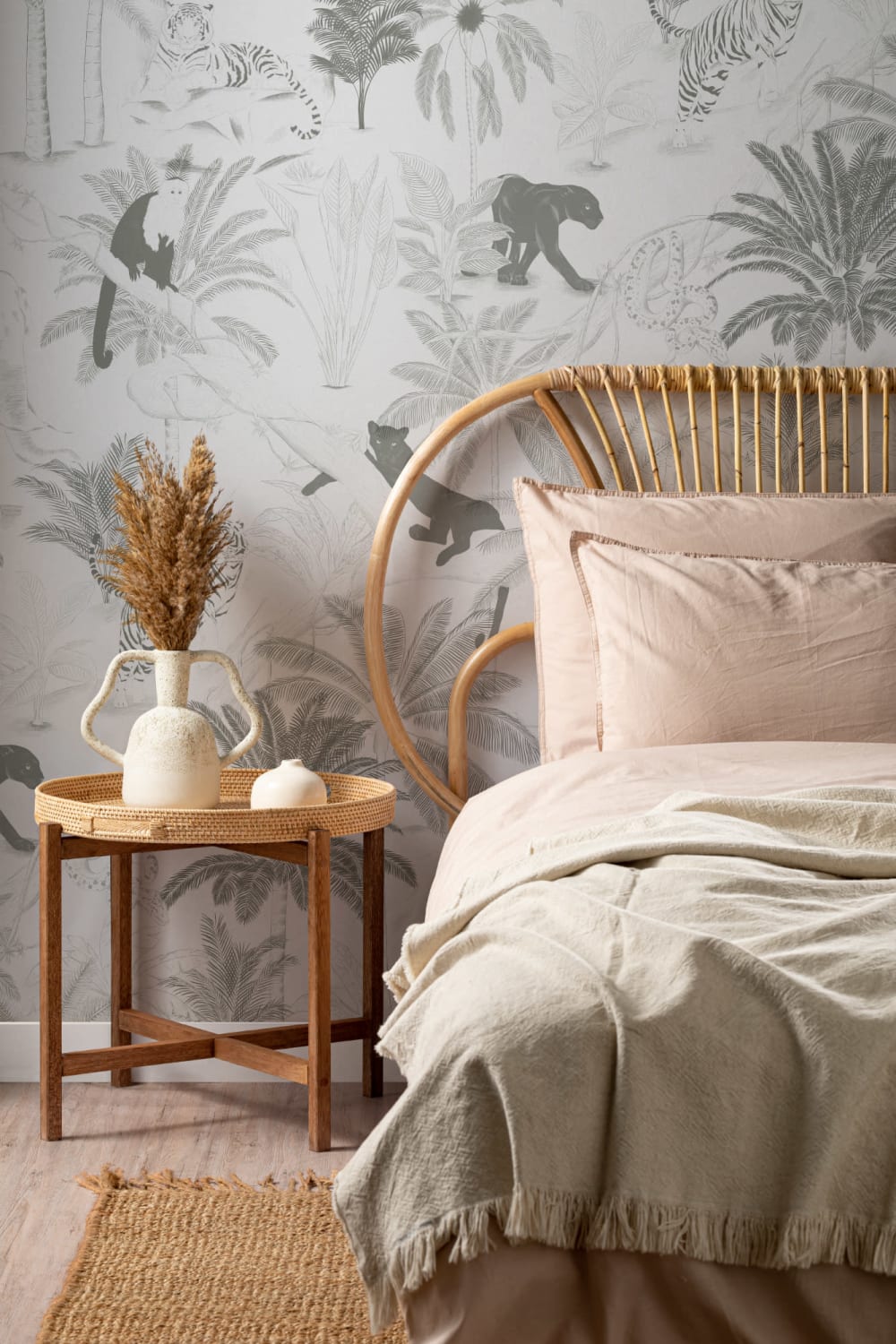 Sophisticated Minimal Jungle Animals Pattern Wallpaper Mural