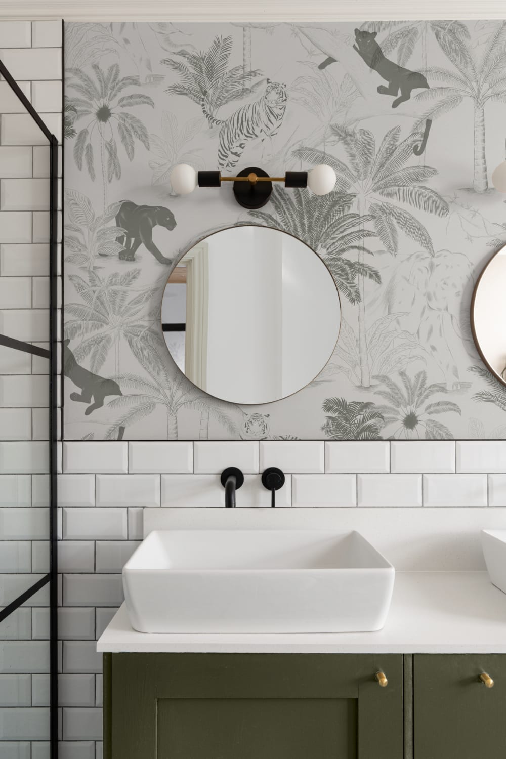 Sophisticated Minimal Jungle Animals Pattern Wallpaper Mural