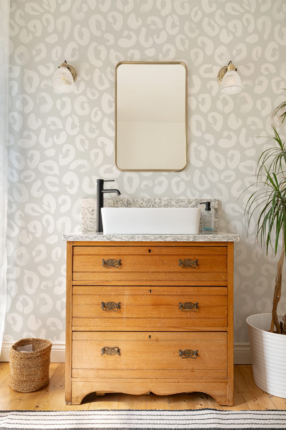 White and Grey Painted Leopard Print Repeat Pattern Wallpaper