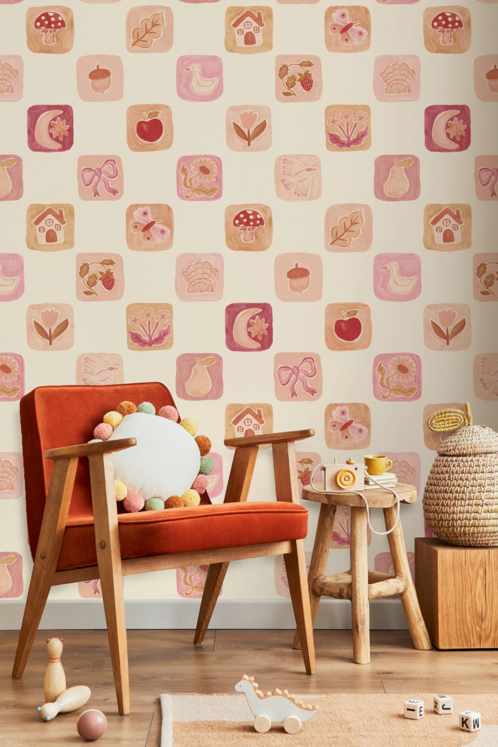 Carta da parati rosa vintage con motivi patchwork per bambini