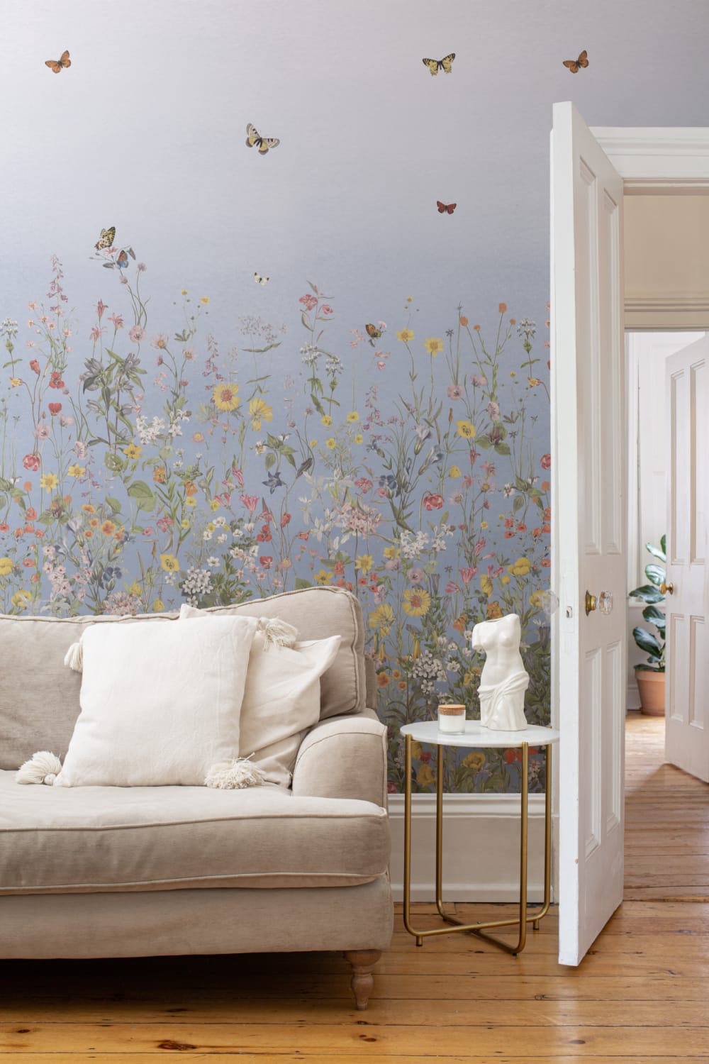 Sininen Ombre Wildflower ja perhonen kuvatapetti