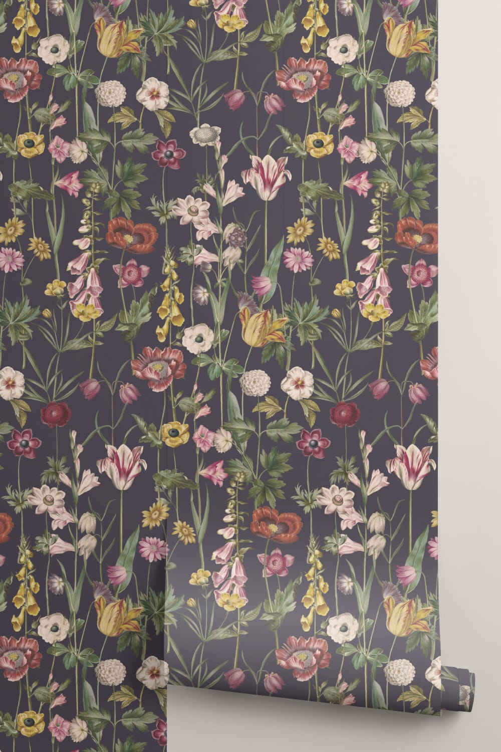 Mörk illustrerad vildblomma tapet