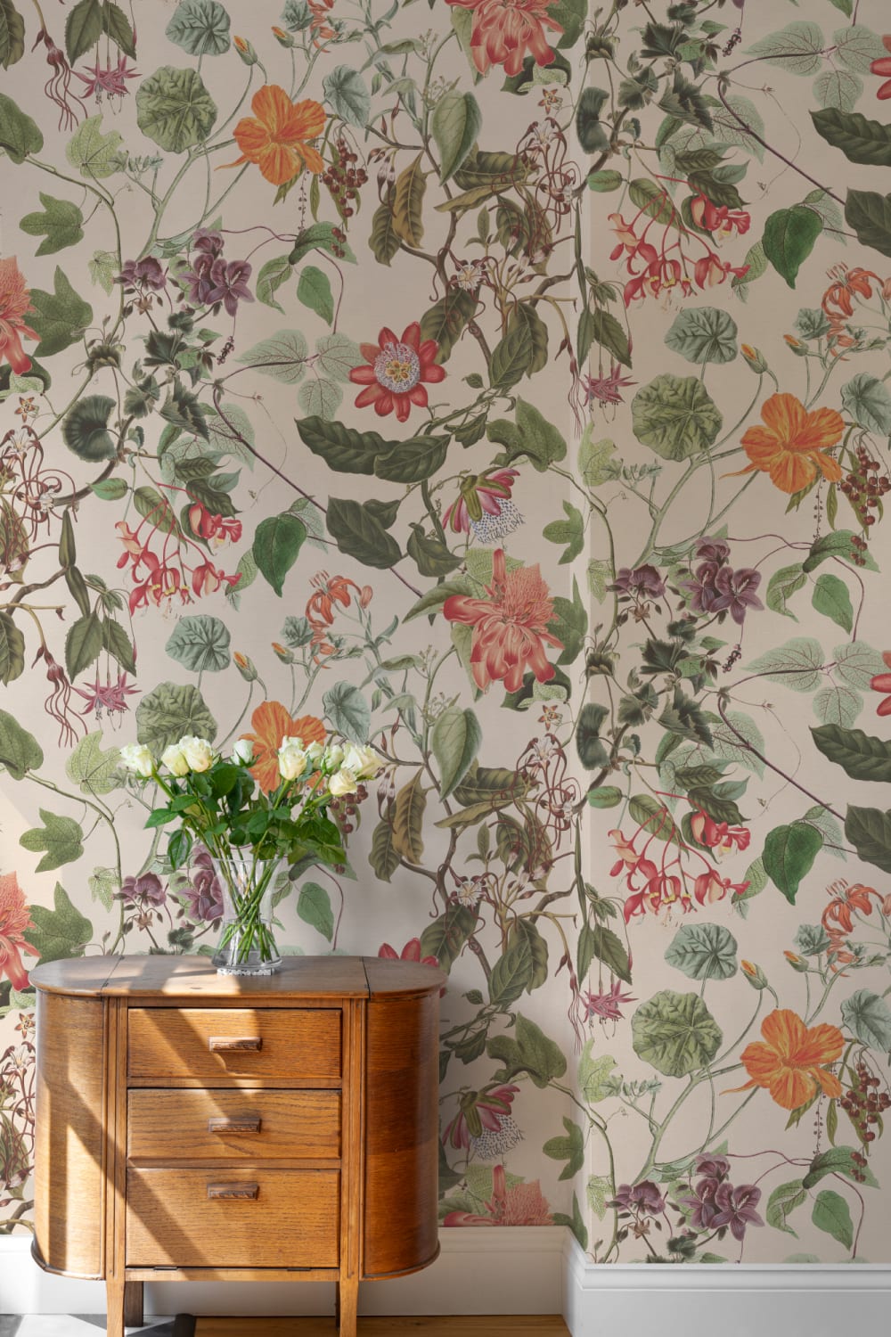 Elegant fototapet med botaniske blomster i creme