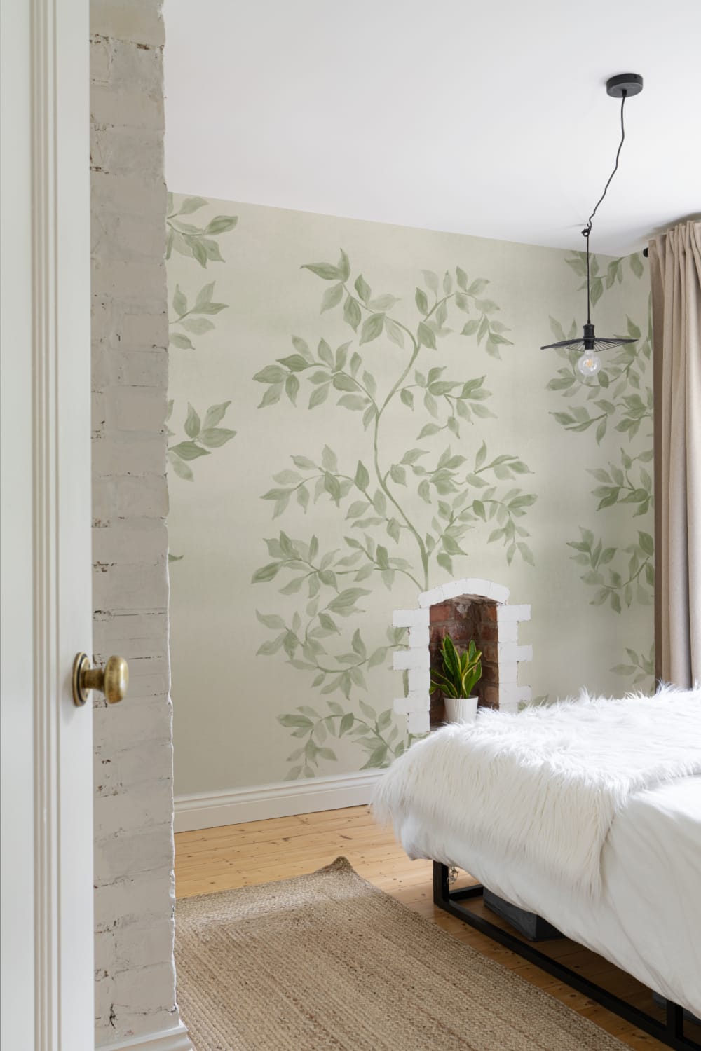 Mural de papel pintado con motivos botánicos de hojas de color verde suave