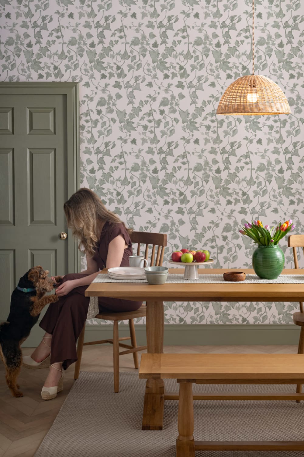 White Heritage Ivy Wallpaper