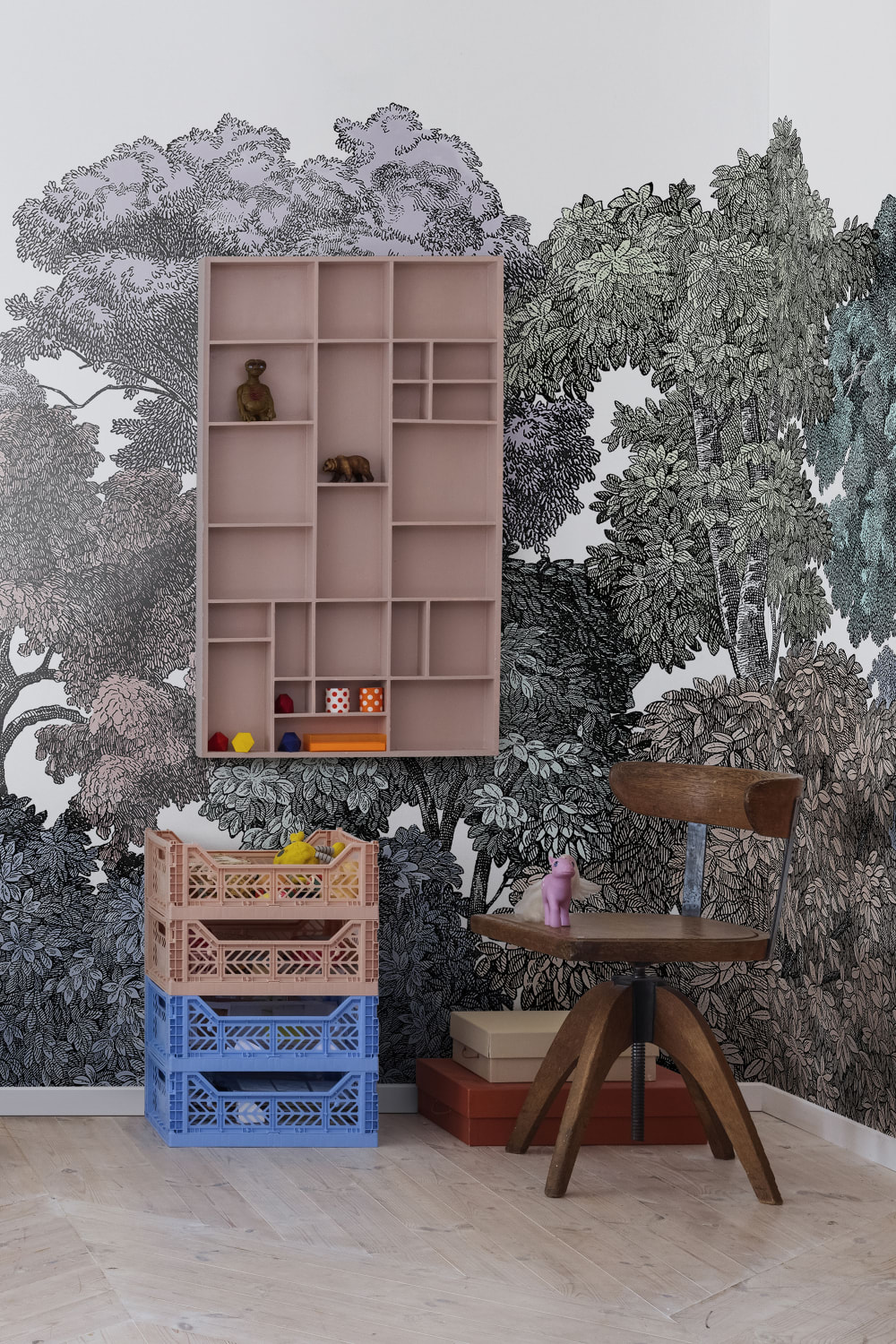 Um papel de parede mural da floresta do arco-íris para crianças e adultos