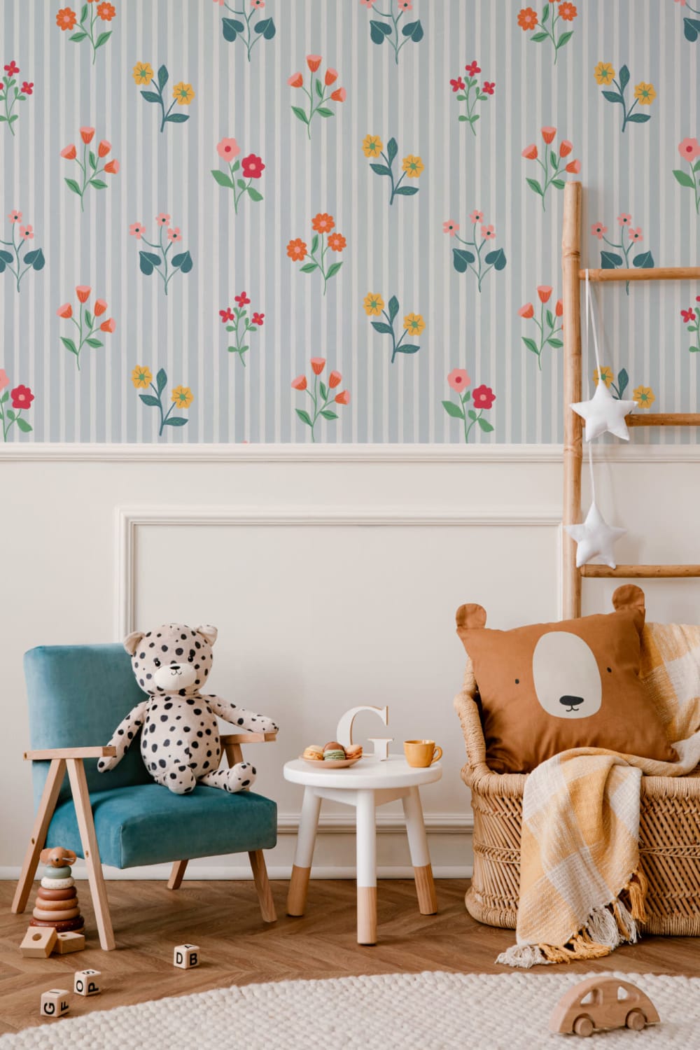 Pastellblommor Buntar Blå randig tapet